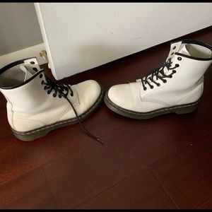 White Dr. Martens 1460 sz. 8